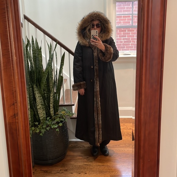 Jones New York full-length winter jacket with hood. Faux fur/water resistant. - Picture 3 of 4